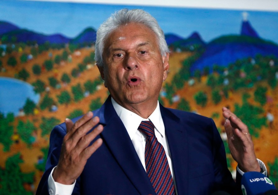 O governador de Goiás, Ronaldo Caiado (União Brasil), concede entrevista após reunião com o presidente da República Luiz Inácio Lula da Silva