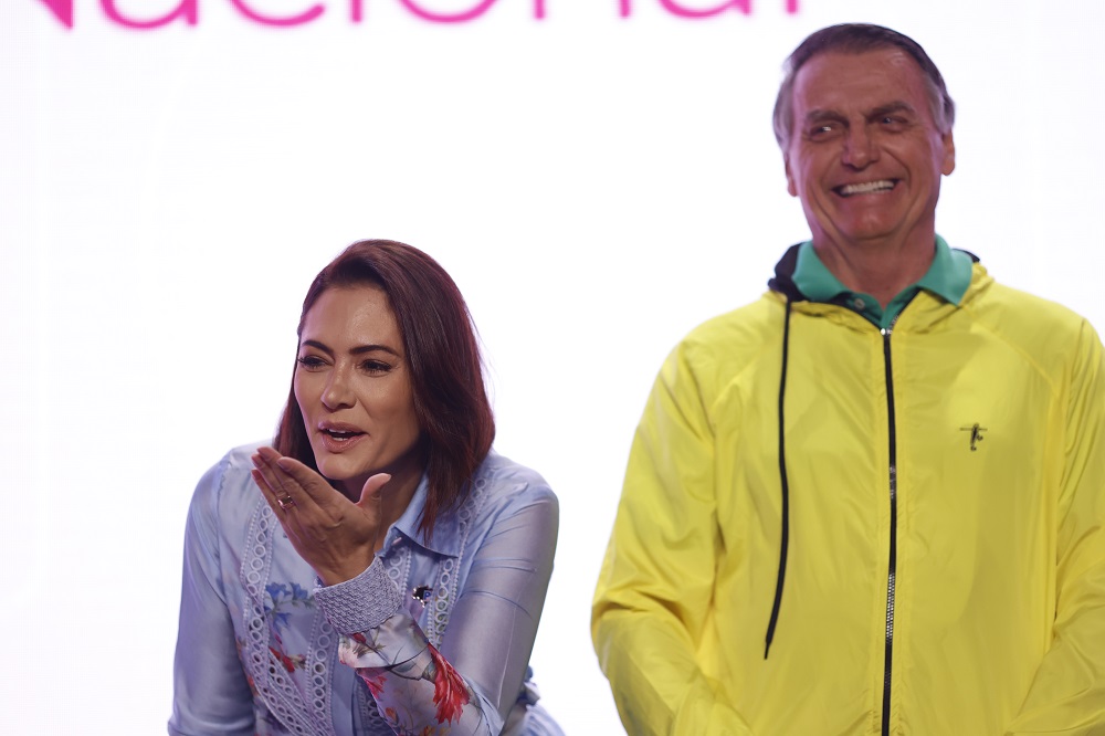 Michelle pede orações antes da cirurgia de Bolsonaro