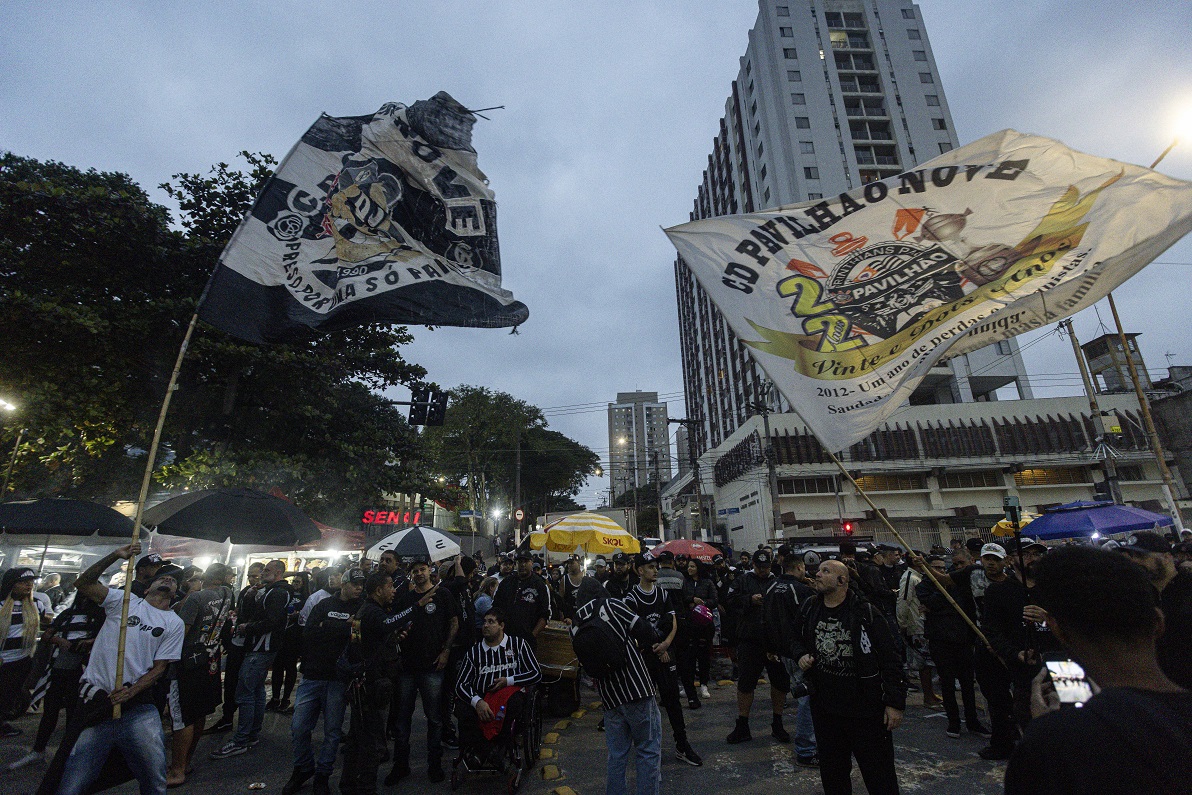 Conselho do Corinthians decide expulsar Andrés Sanchez