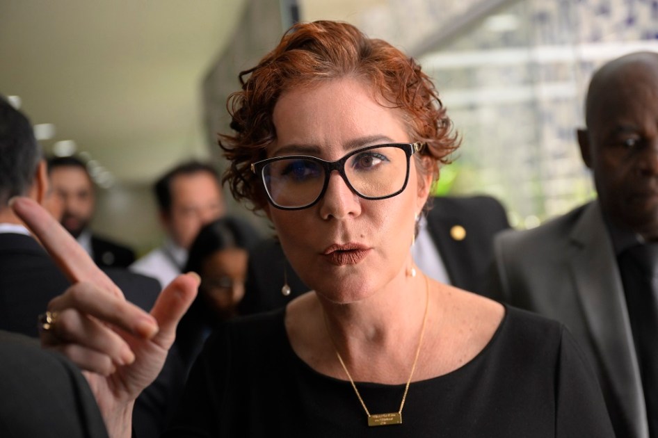 Carla Zambelli na coletiva