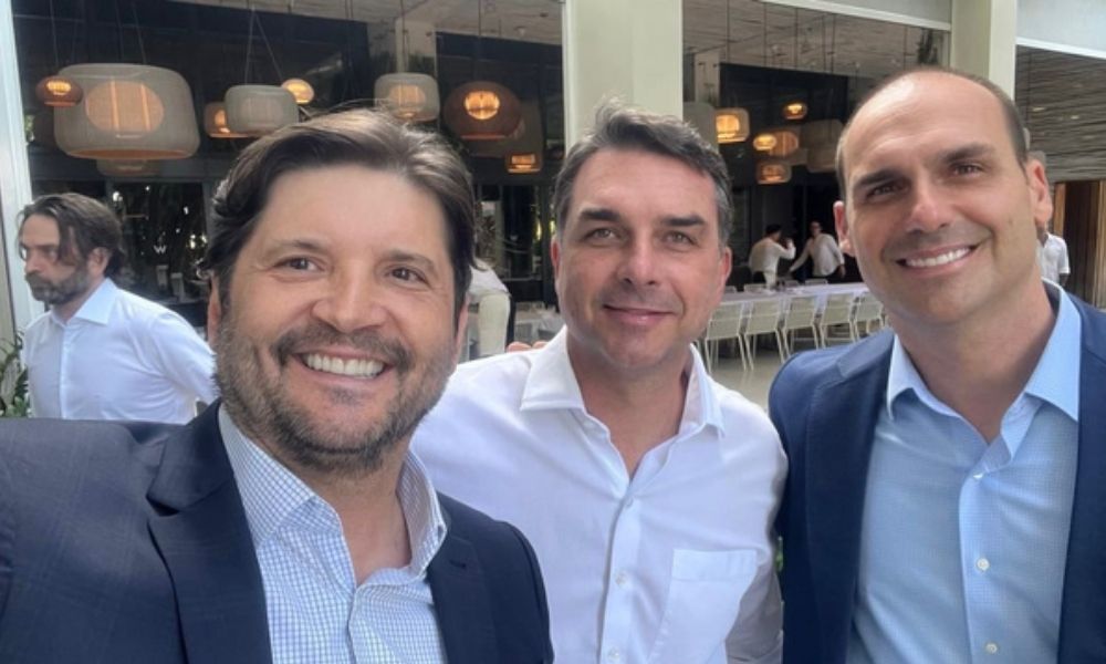 Eduardo Bolsonaro anuncia André do Prado ao Senado por SP