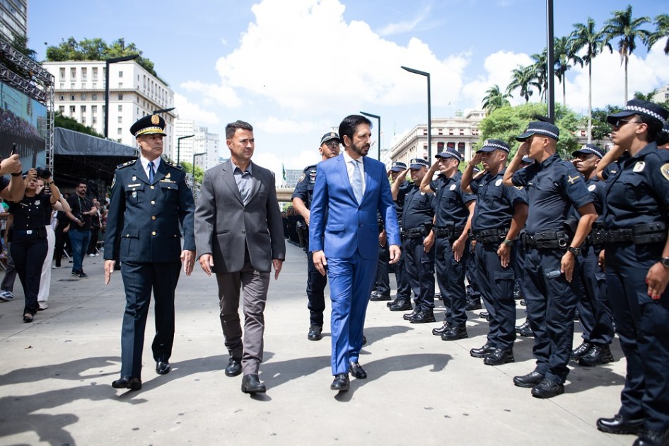 O prefeito de São Paulo, Ricardo Nunes, e o vice-prefeito coronel Mello Araújo participam da cerimônia de formatura da Guarda Civil Metropolitana, no Vale do Anhangabaú