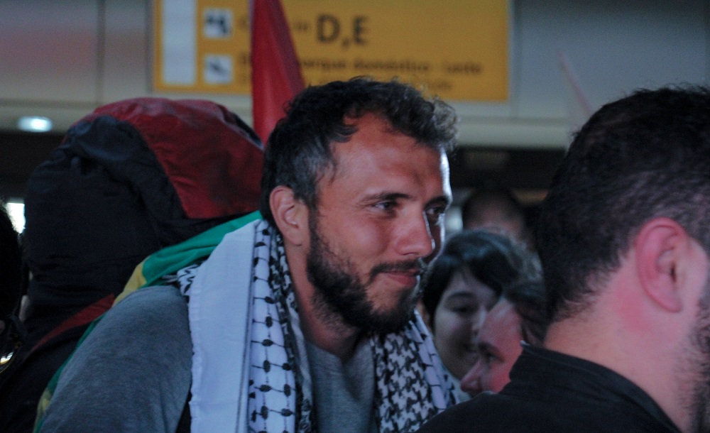 Brasileiro Thiago Ávila, preso a caminho de Gaza, será interrogado em Israel