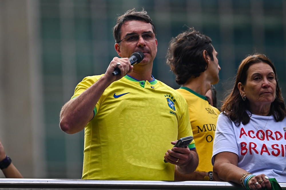 Campanha de Flávio pede ao STF apuração sobre vazamento de conversas com Vorcaro