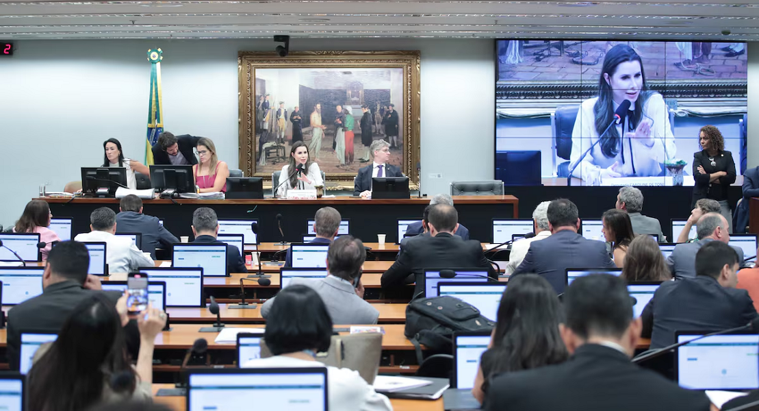 CCJ da Câmara vota hoje projeto que garante merenda escolar a professores