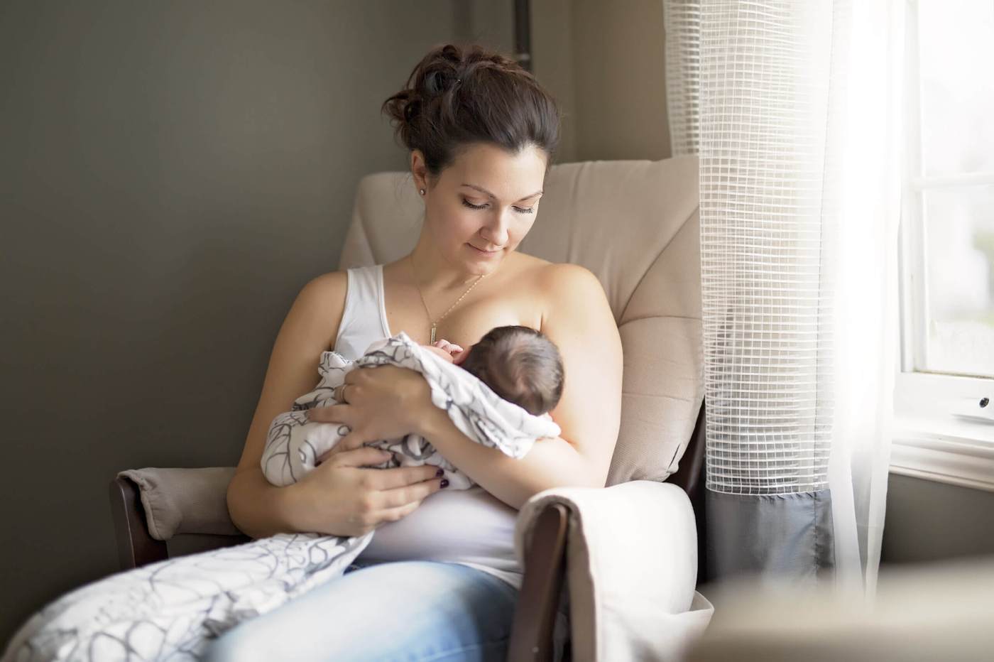 O que não dizer para uma mãe de primeira viagem no seu primeiro dia das mães e como oferecer apoio real