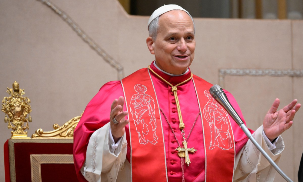 Papa Leão XIV reza em cemitério de migrantes e pede proteção aos imigrantes em carta aos EUA