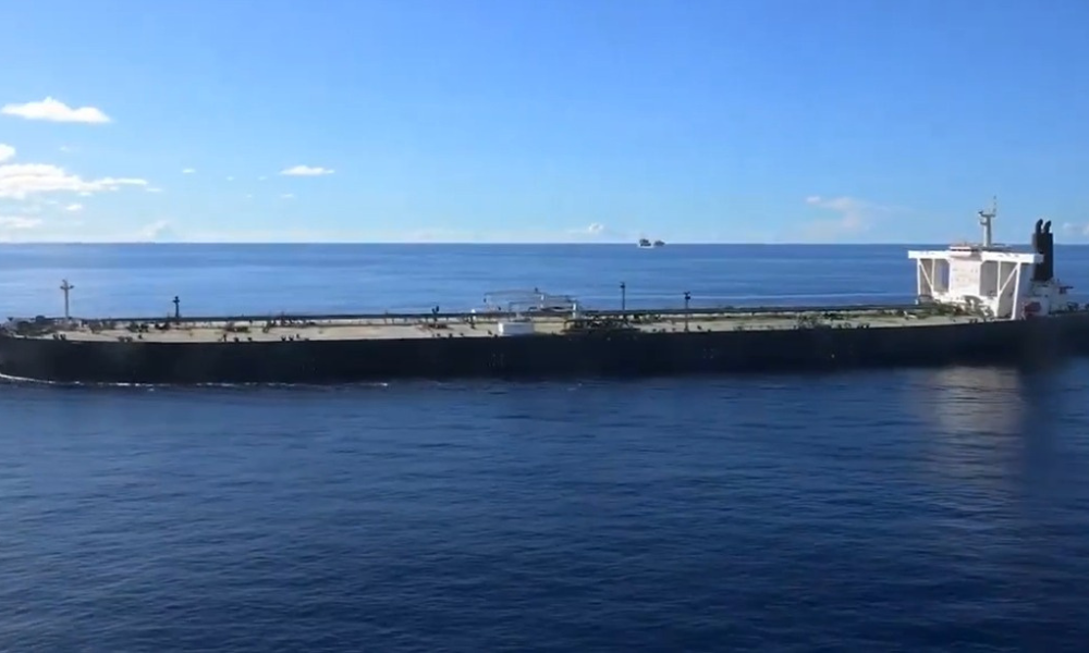 Irã ataca navio-tanque que trafegava no Estreito de Ormuz