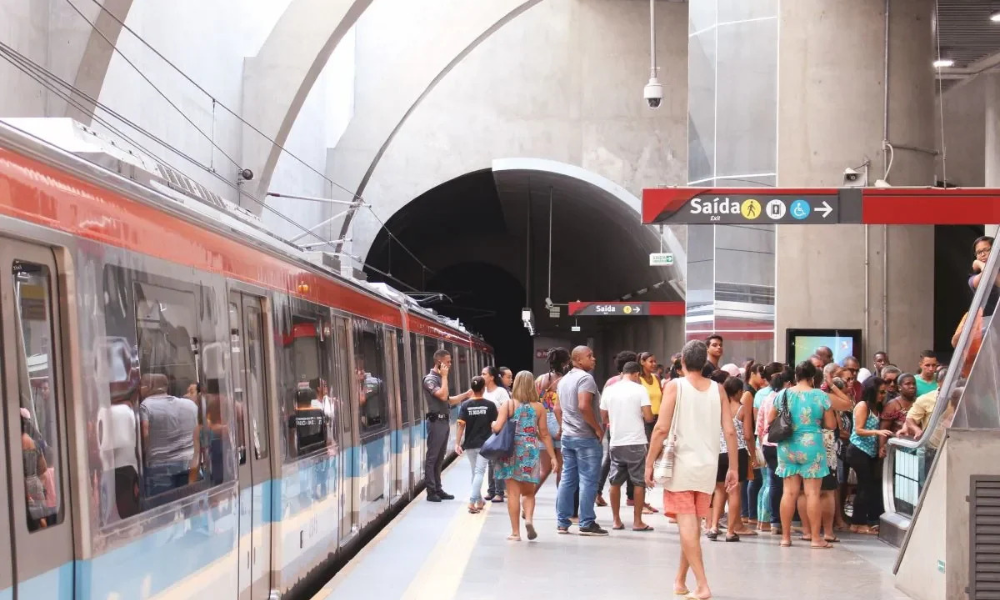 Adolescente relata estupro em banheiro do metrô de Salvador