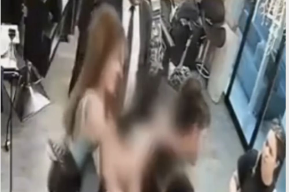 Mulher que tentou esfaquear cabeleireiro tem ‘transtorno psicótico agudo’, alega defesa