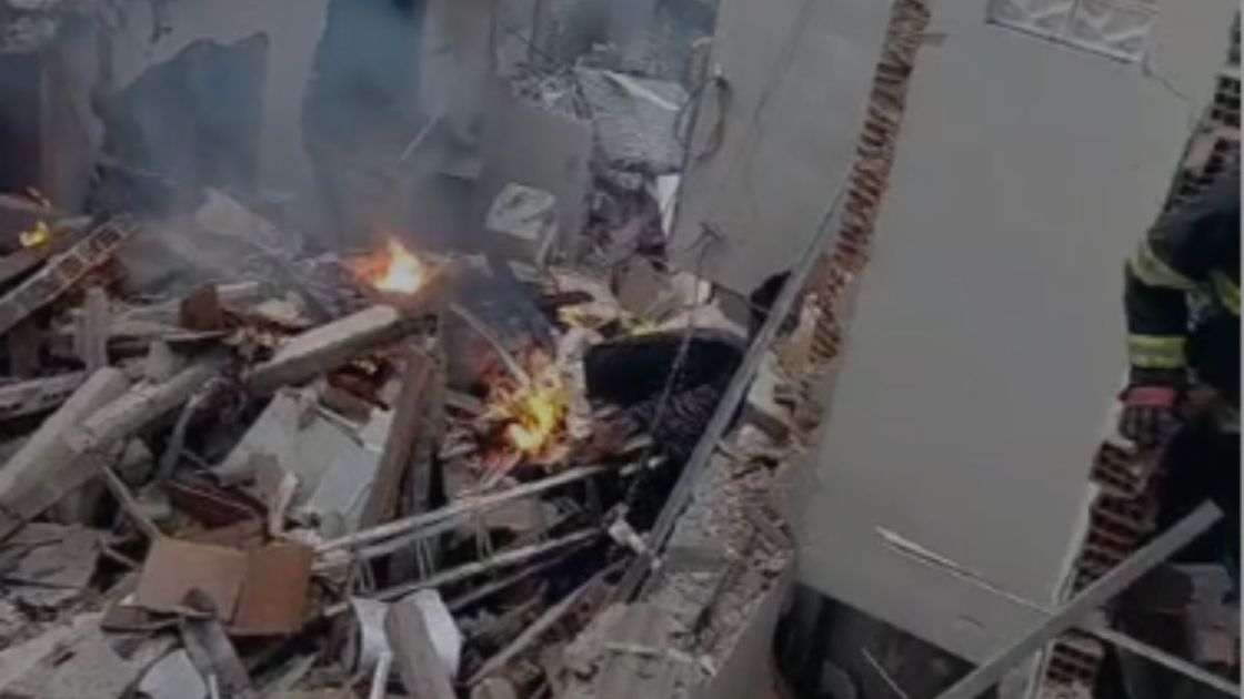 Explosão possivelmente por gás atinge diversas casas na Zona Oeste de São Paulo
