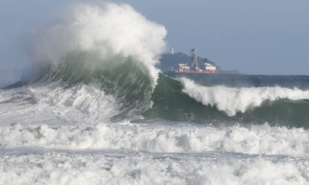 Marinha emite alerta de ressaca para o litoral do Rio no réveillon