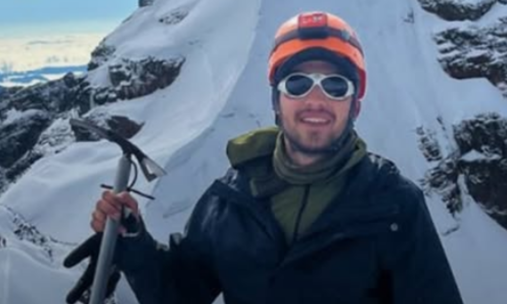 O montanhista brasileiro Gustavo Cordoni alcançou nesta terça-feira (20) o cume do Monte Everest, após mais de um mês de escalada na região do Himalaia.