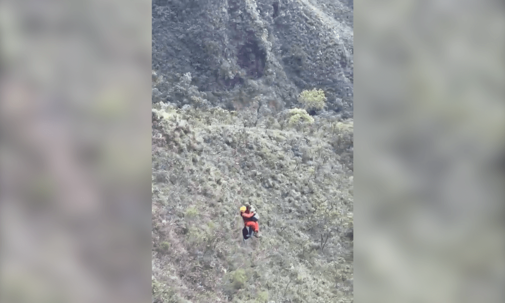 Mulher é resgatada após ser jogada de penhasco pelo ex-marido em MG; veja vídeo