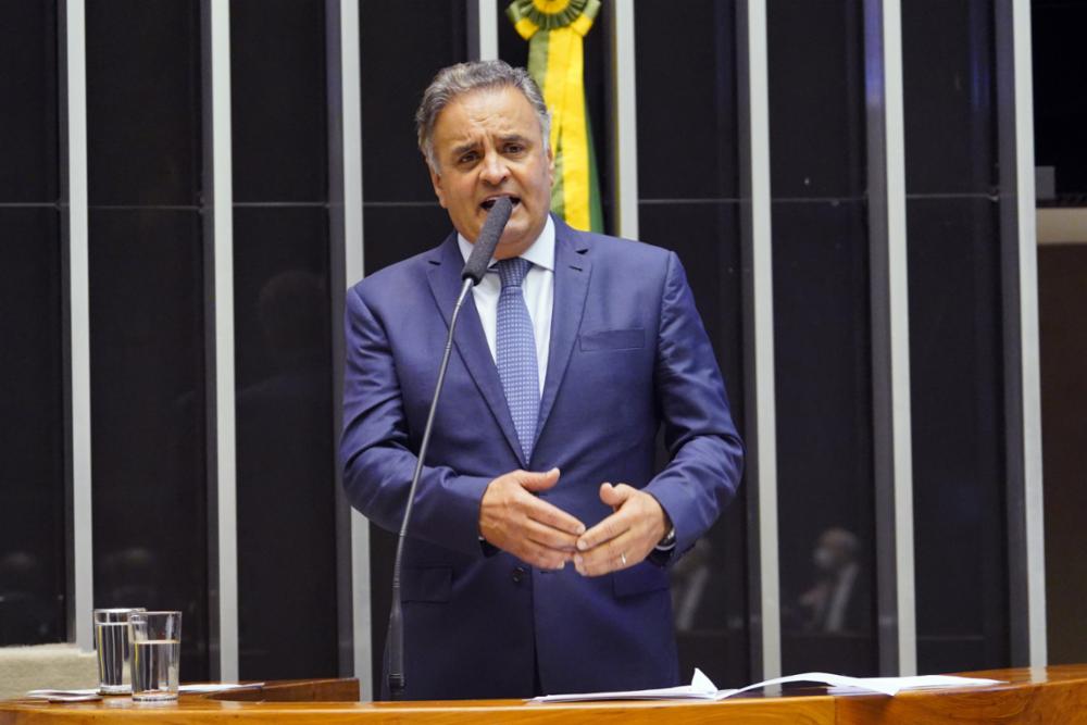 Aécio desiste de pré-candidatura à Presidência e mira vaga ao Senado por Minas