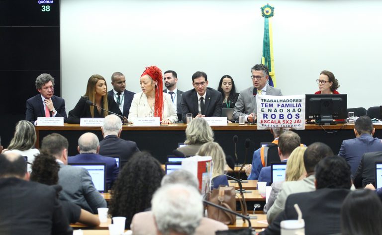 Genial/Quaest: 69% dos eleitores são a favor do fim da escala de trabalho 6×1