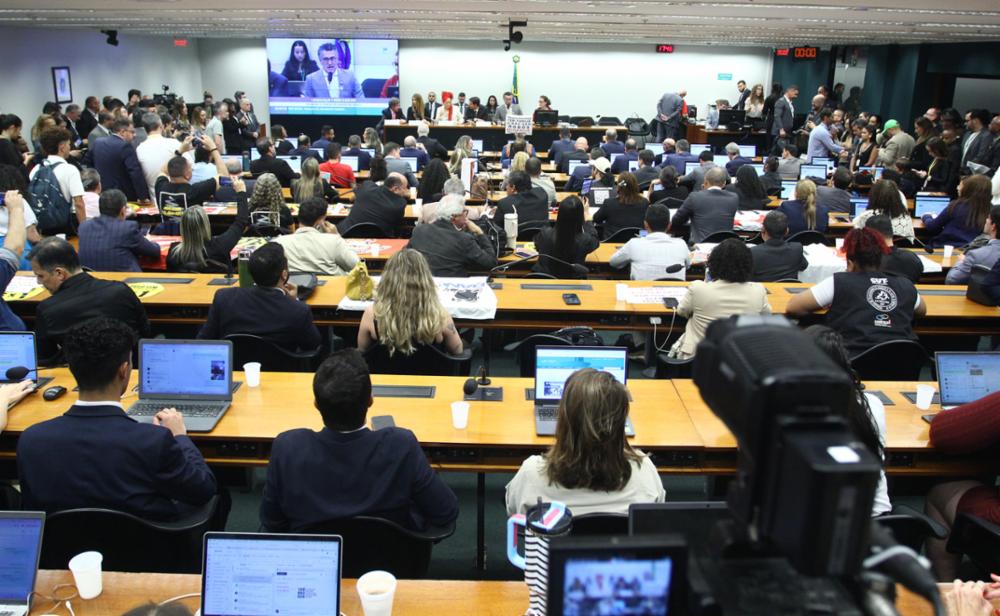 Especialista critica proposta de fim da escala 6×1: ‘Nunca vi nada tão irresponsável’