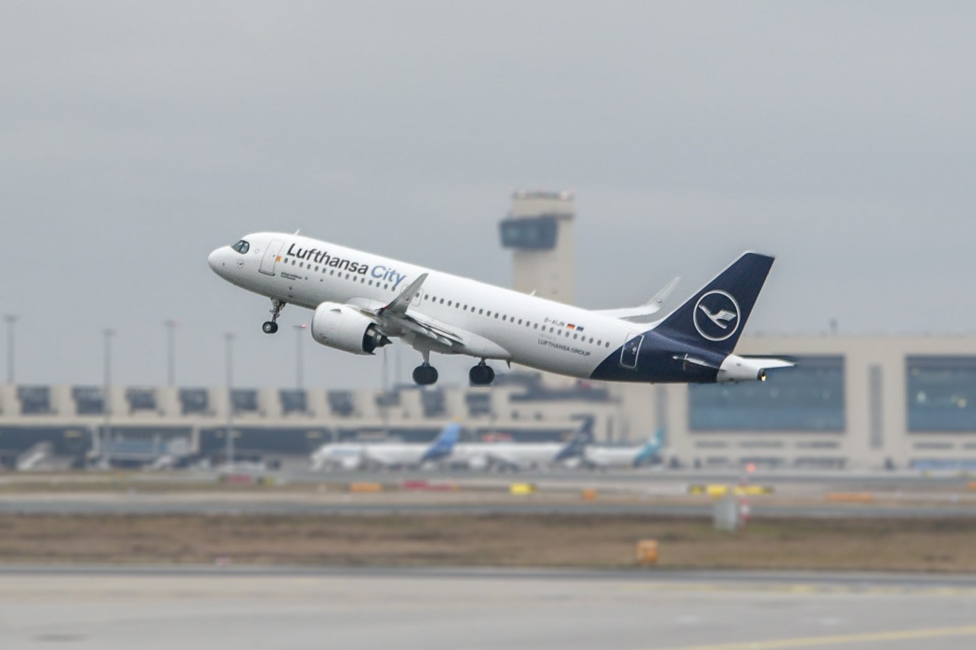 Governo prorroga redução de PIS/Cofins sobre querosene de aviação