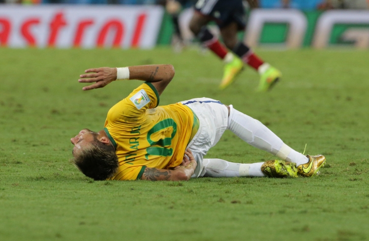 Lesão de Neymar em 2014