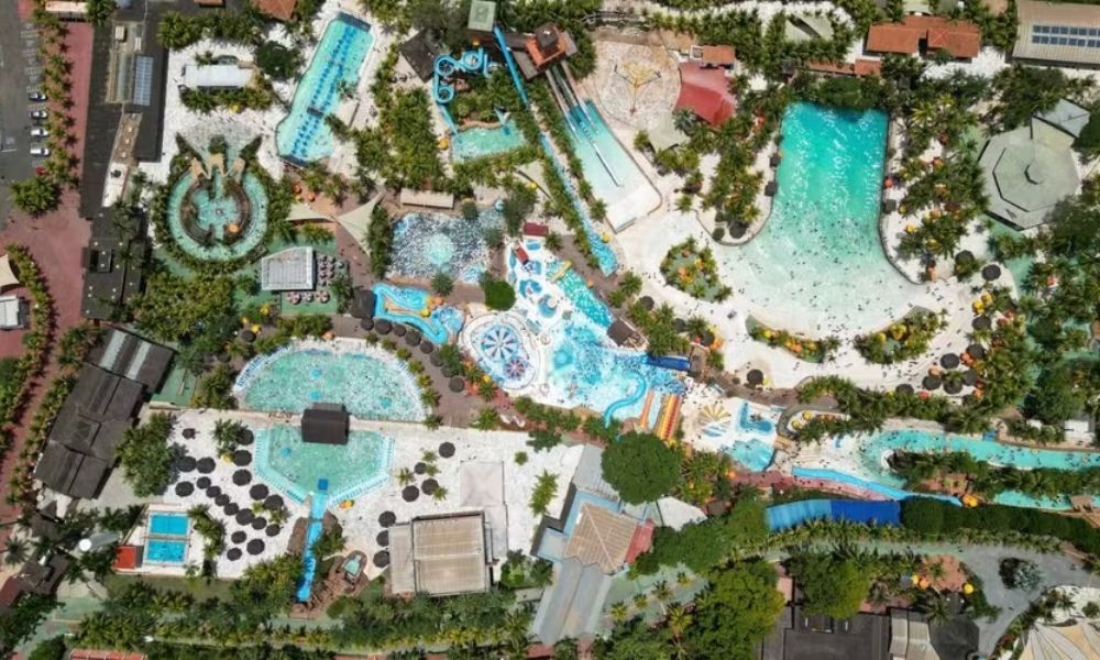 Quais são os 5 maiores e mais visitados parques aquáticos do Brasil para ir nas férias
