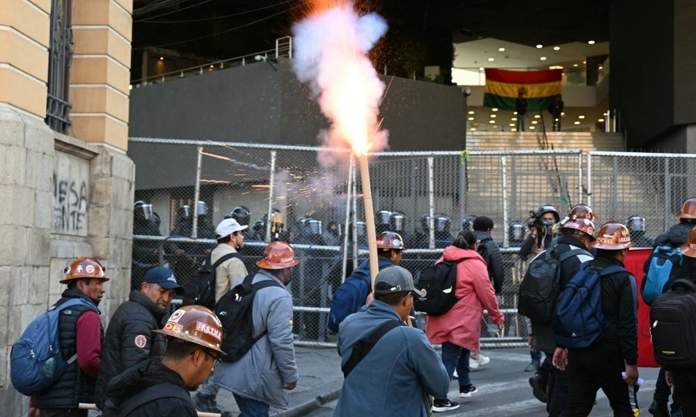 Bolívia aprova estado de exceção