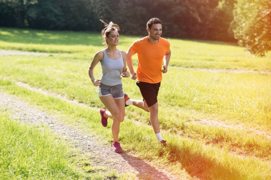 Casal se exercita