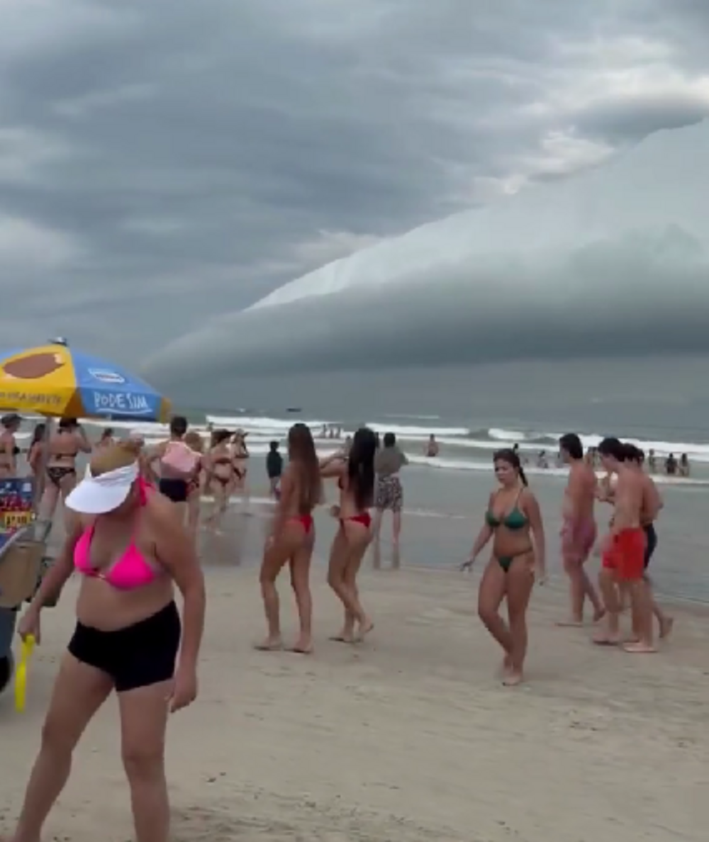 Nuvem em ‘forma de tsunami’ chama atenção no litoral de SP; veja vídeo