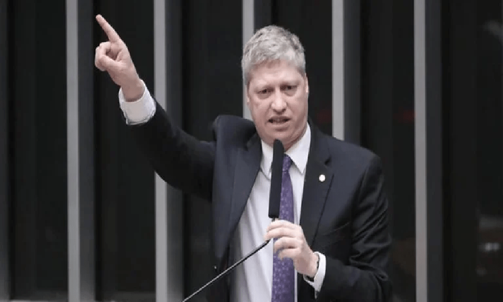 Van Hattem diz que Múcio pediu desculpas para ele após discussão com general