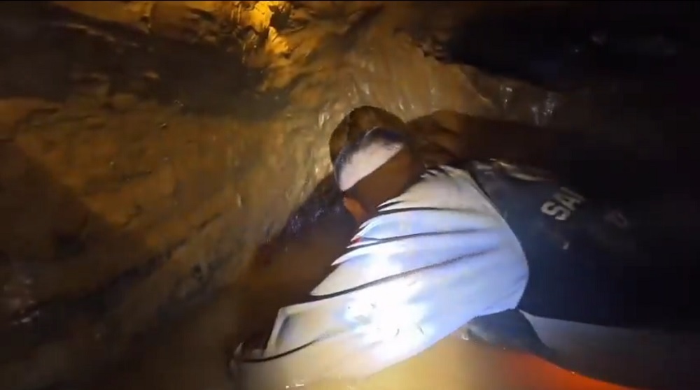 Sete pessoas estão presas em caverna no Laos há cinco dias; veja imagens