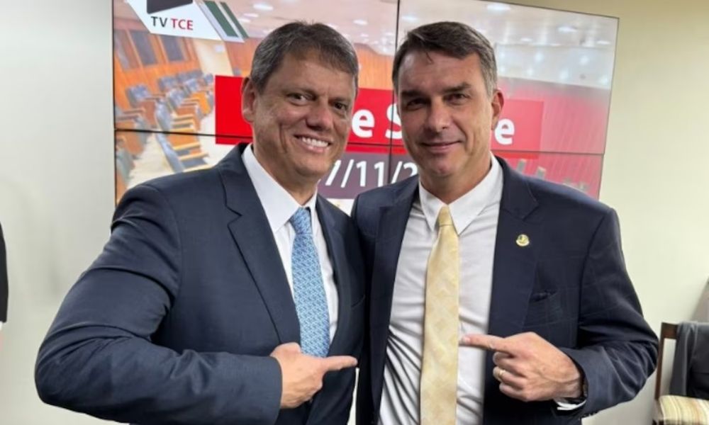 Tarcísio diz que conversas de Flávio com Vorcaro precisam ser esclarecidas: ‘Preocupa’