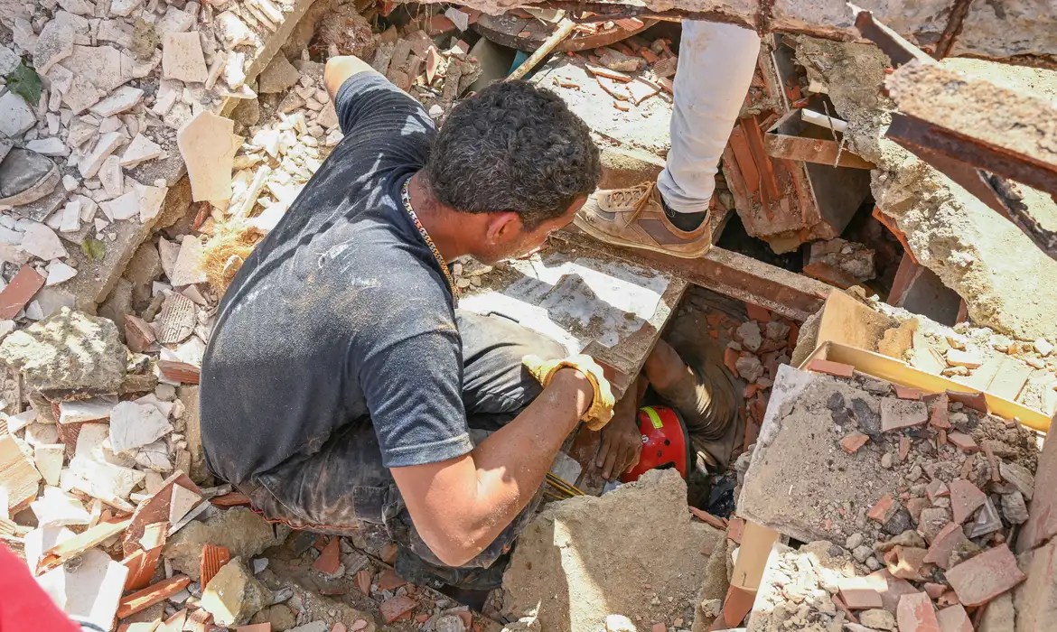 Governo resgata 13 brasileiros na Venezuela após terremoto fechar aeroporto da capital