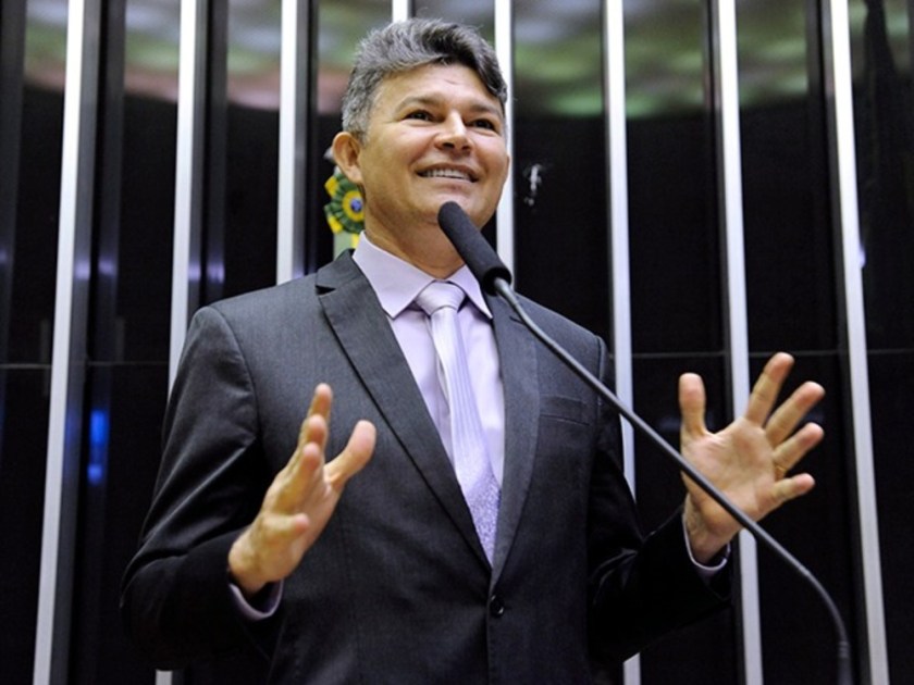 deputado Zé Medeiros no plenário da Câmara Federal