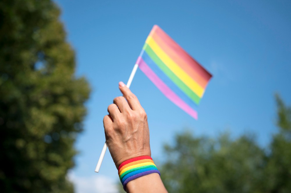 Preservação da fertilidade trans: a decisão que precisa ser tomada antes da hormonização
