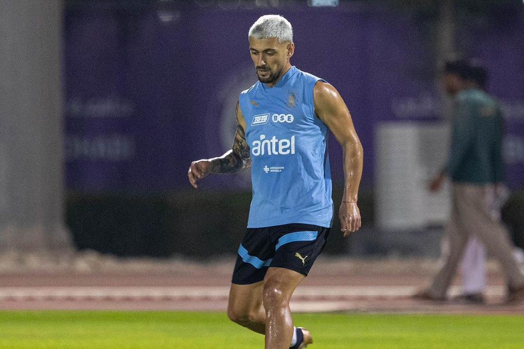 Arrascaeta vira dúvida para a Copa do Mundo após sentir dores na panturrilha