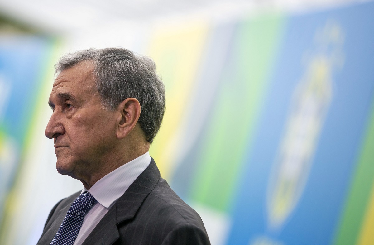 Parreira permanece internado na UTI com quadro de infecção pulmonar
