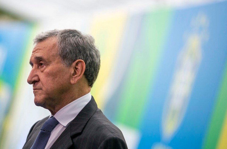 Ex-técnico da Seleção Brasileira e Campeão Mundial (1994) Carlos Alberto Parreira participa da cerimônia de posse do novo presidente da Confederação Brasileira de Futebol (CBF), Rogério Caboclo (fora do quadro), na sede da CBF na Barra da Tijuca, Rio de Janeiro, Brasil, em 9 de abril de 2019