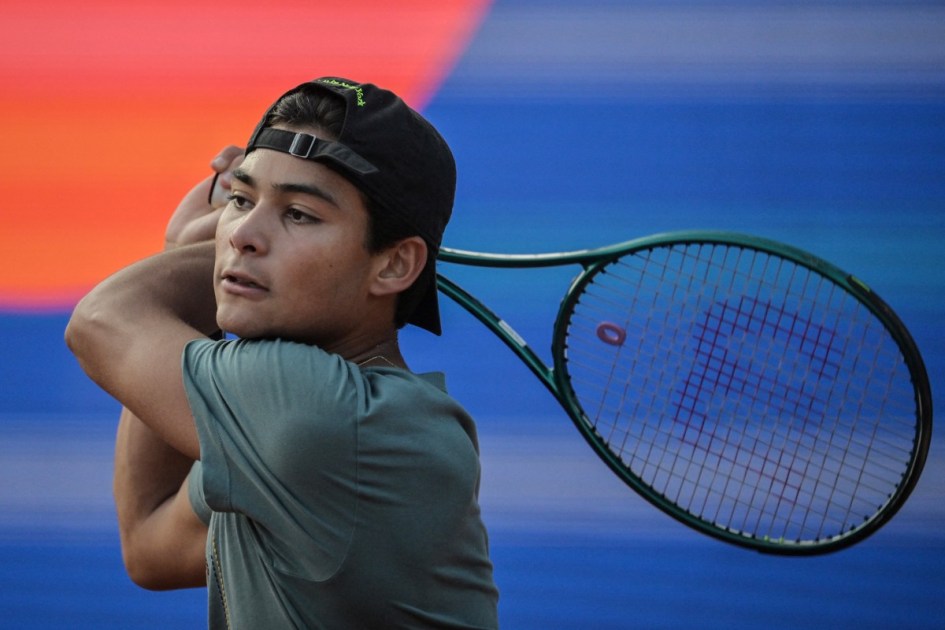 O tenista brasileiro Guto Miguel participa de uma sessão de treinamento durante o torneio Latin American Open, no Jockey Club, em São Paulo, Brasil, em 24 de março de 2026