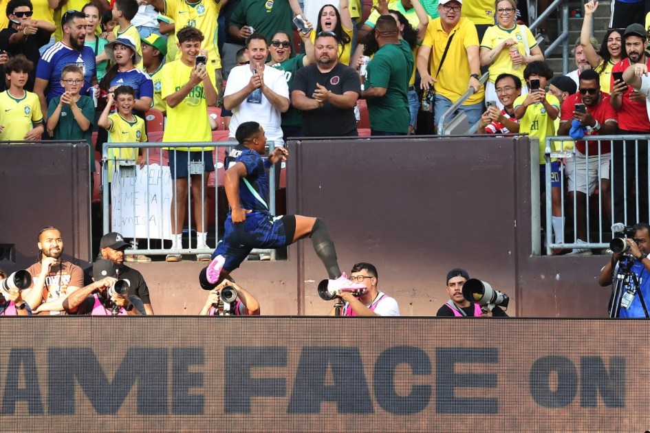 Endrick comemora após marcar o segundo gol da equipe durante a partida amistosa internacional entre Brasil e Egito no Huntington Bank Field em 06 de junho de 2026 em Cleveland, Ohio