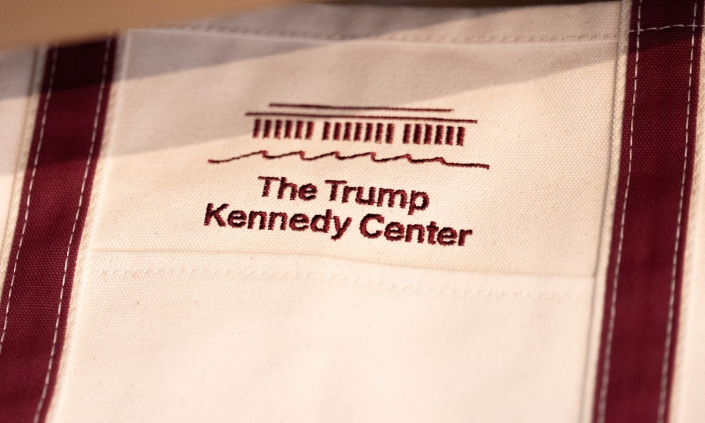 Justiça determina retirada do nome de Trump do Kennedy Center e encerra rebatização da instituição