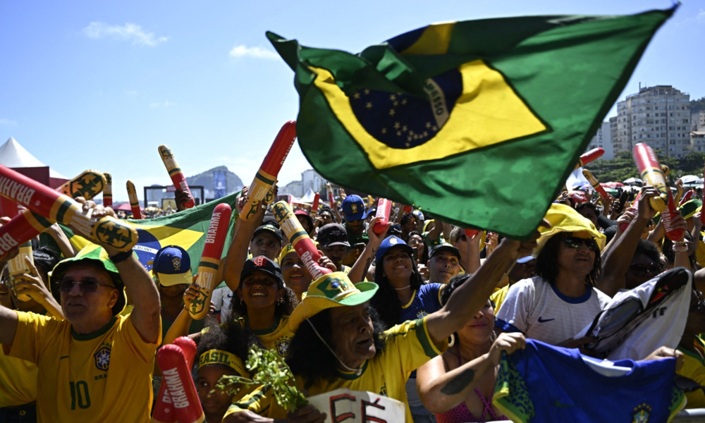 Vai sair mais cedo? Governo define horário de expediente em jogos do Brasil na Copa