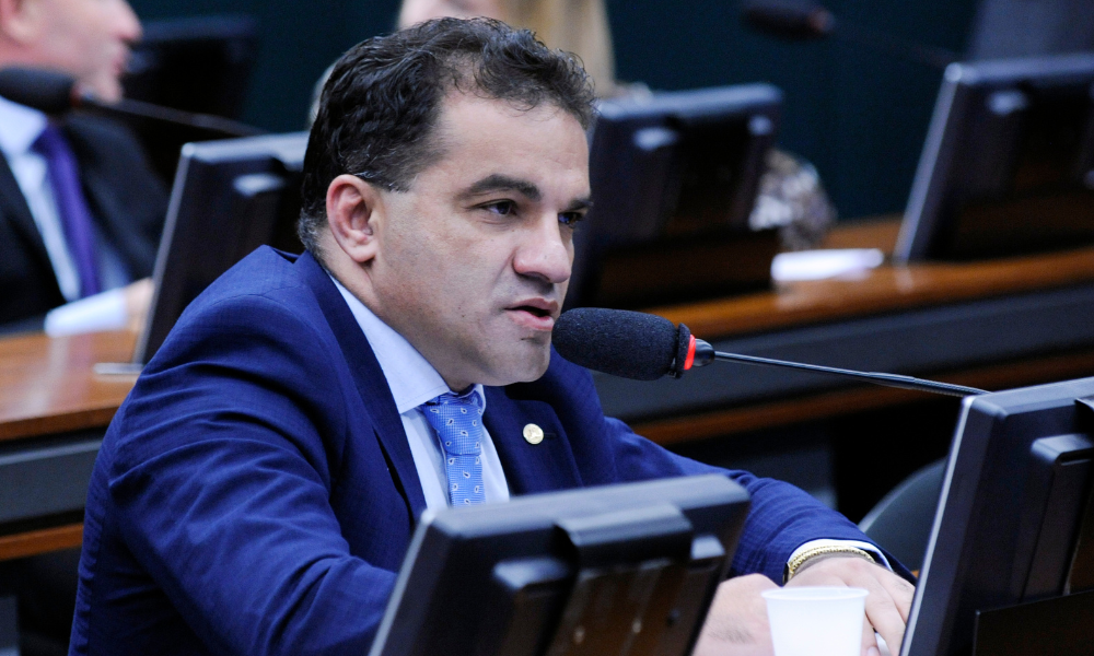 Deputado do PL é alvo de buscas da PF por suposto desvio de emendas