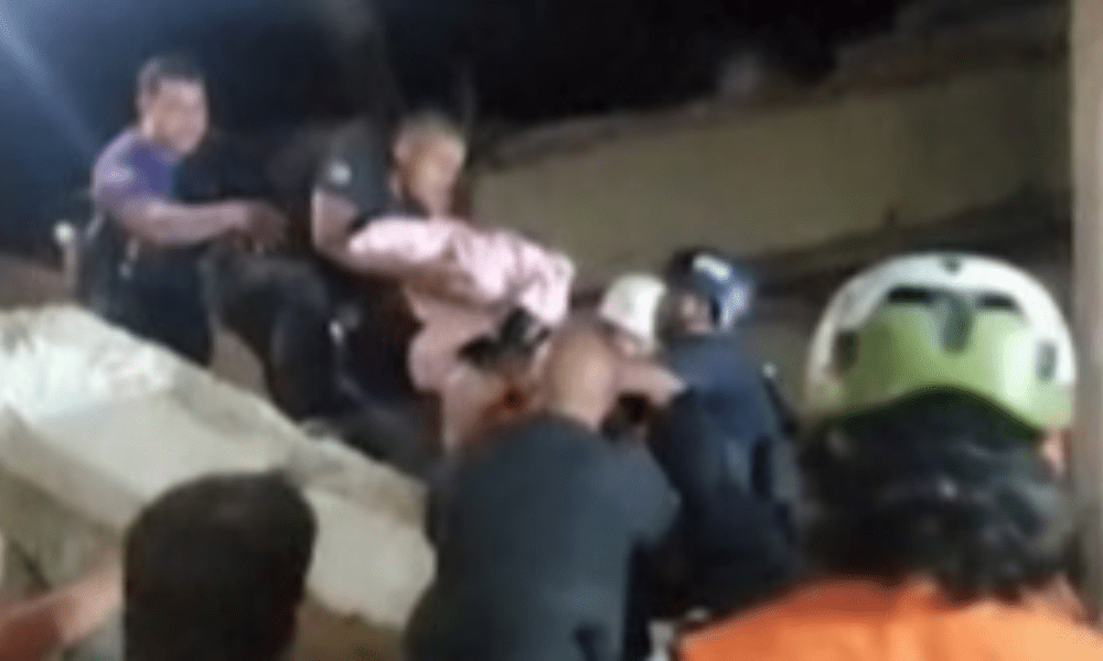 Bebê de 18 dias é resgatado após 32 horas sob escombros na Venezuela; veja vídeo