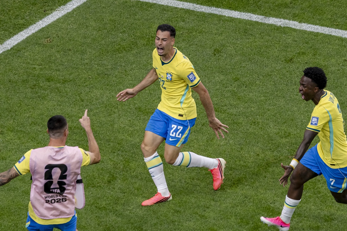 Com gol nos acréscimos, Brasil vira jogo épico contra o Japão e vai às oitavas da Copa
