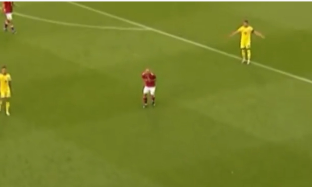 Eriksen desmaia em campo em amistoso contra a Ucrânia, e partida é cancelada