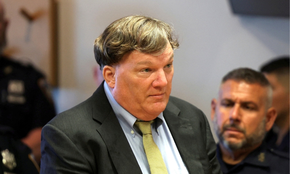 Rex Heuermann, conhecido como assassino em série de Gilgo Beach, condenado a prisão perpétua por estrangular e desmembrar sete mulheres nos EUA.