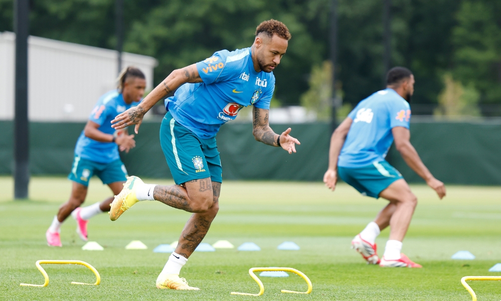 Neymar treina sem restrições, mas Brasil tem duas ausências em preparação para jogo