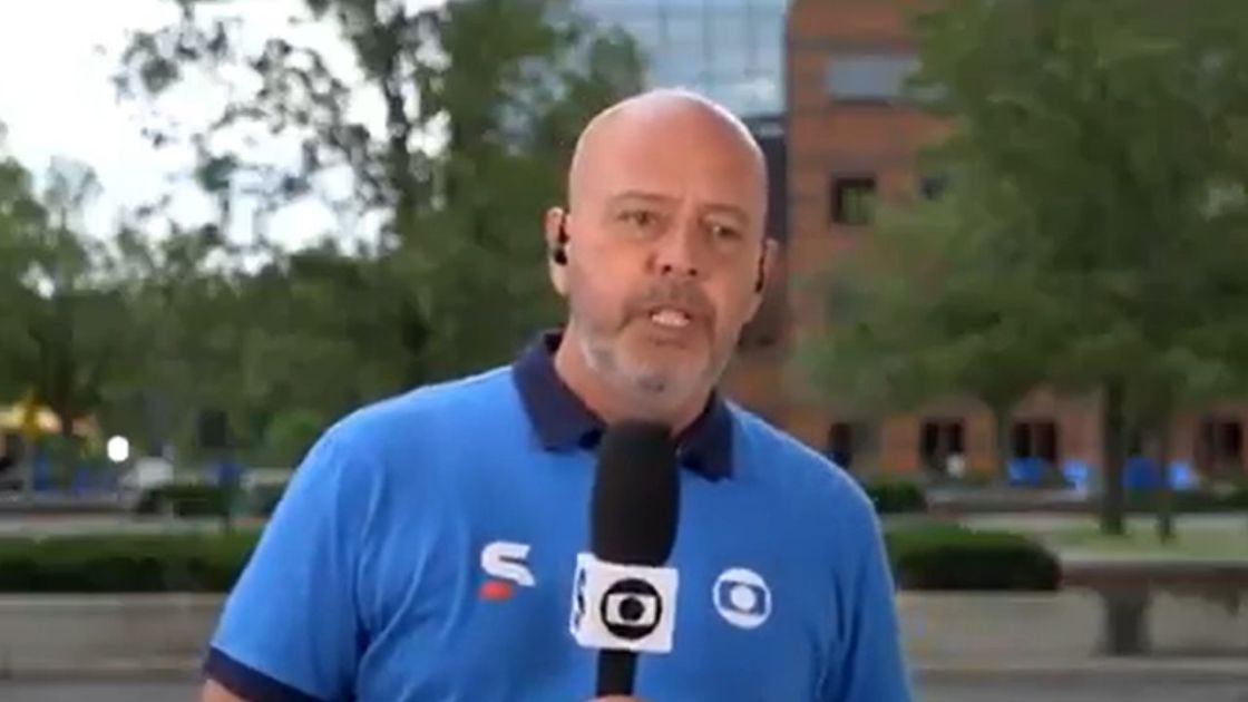 Repórter Alex Escobar durante entrada ao vivo na TV