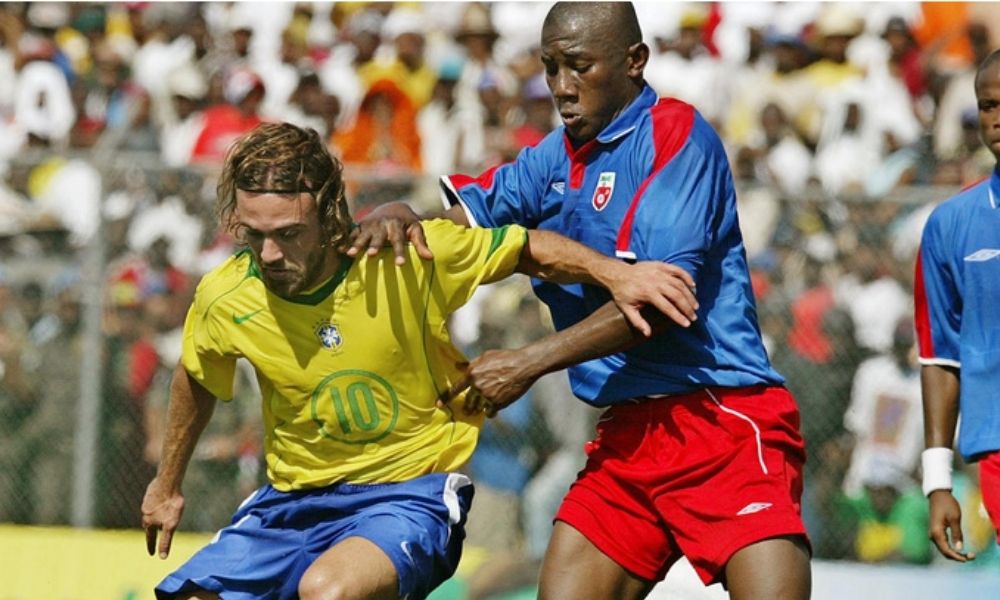 2004 – Futebol pela Paz: a emocionante história do Brasil x Haiti