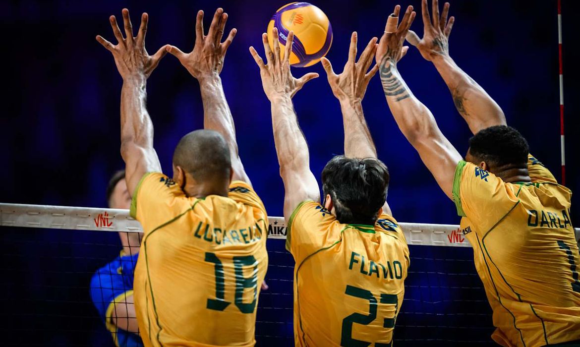 Brasil derrota a Argentina e garante vaga olímpica; confusão marca final do clássico