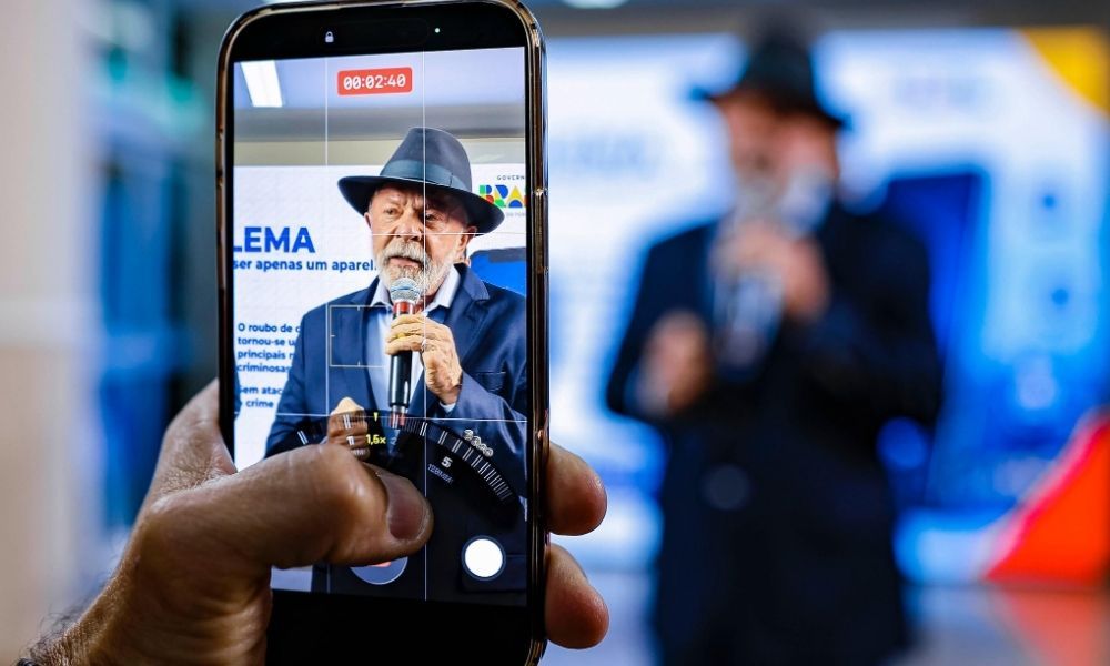 Lula diz que quer punir quem rouba, mas orienta população a ter mais cuidado com celular na rua
